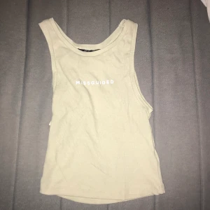 Topp - Topp från missguided aldrig använda lappen kvar storlek S #missguided 