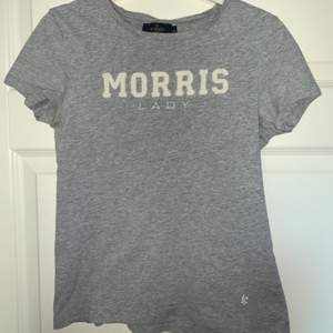 En grå Morris Lady t-shirt. Nypris: 399kr Bud startar på 150kr inkl. frakt