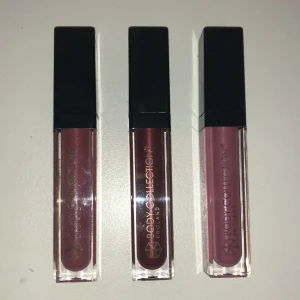 Läppglans - Säljer dessa 3 läppglans med shimmer. Jättefina men aldrig använda! Kan skicka fler bilder på färgerna om det önskas. Styckpris 25kr!