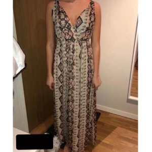 Långklänning  - Använd 1 gång. Fint skick. Frakt ingår. 