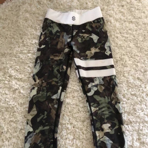 Träningstights - Super sköna & stretchiga träningstights! Fin färg till hösten🥰 