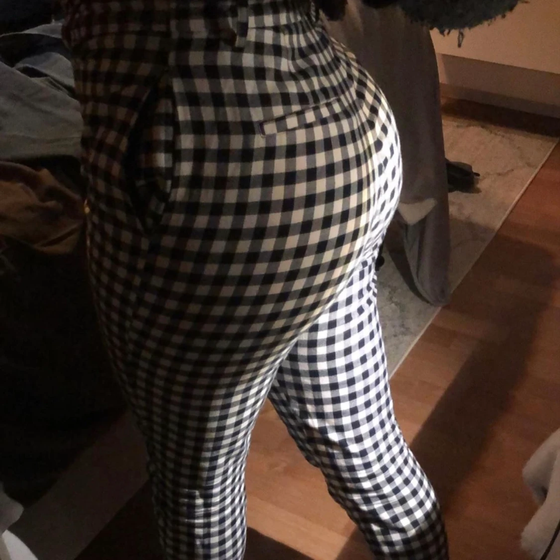 Rutiga kostymbyxor från Gina tricot - 91