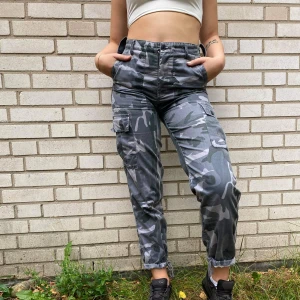 Cargopants - Blå/grå cargopants, passar M/S. Pris kan diskuteras. 