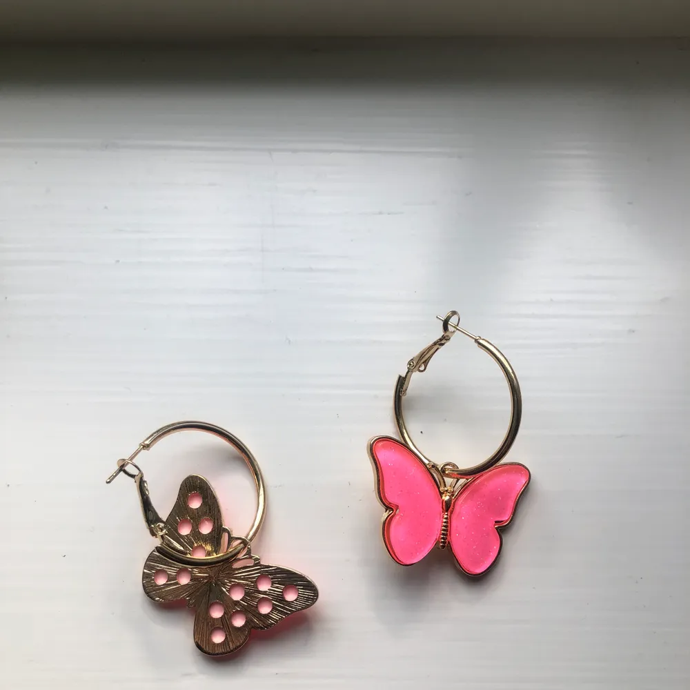 Jättesöta rosa örhängen, säljer för dom ej kommer till användning! Möts upp i Tullinge eller fraktar för 11kr(köparen står för priset). Accessoarer.