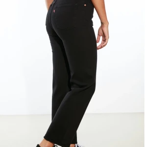 Levis jeans  - Säljer nu mina svarta Levis jeans pga att de är för stora för mig. Inte använda mycket!