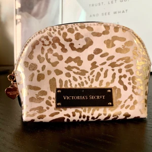 Victorias secret necessär  - Liten söt necessär från Victorias secret💗 100kr ink frakt 