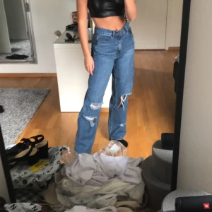 Boohoo jeans - Mörkblåa jeans från boohoo!! Super snygga men kommer tyvärr inte till användning!! Strl 36 men passar även 38