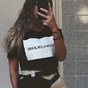 Calvin klein Tshirt - Använd bara ett fåtal gånger. Nyskick.