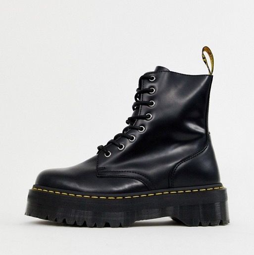 Säljer mina jättesnygga Dr martens som är köpta i julas! Använda typ 2 gånger. Köptes för 2200kr och säljer för 1600kr. Jag har vanligtvis 37/38 men tänkte att jag ville ha sockor i vinter så därför gick jag upp någon storlek. 💕 LB: 2000kr. Skor.