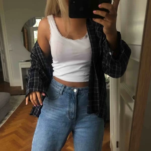  - Supersnygg och skön skjorta. Passar alla storlekar. Bra skick! 150 kr + frakt 44kr🥰