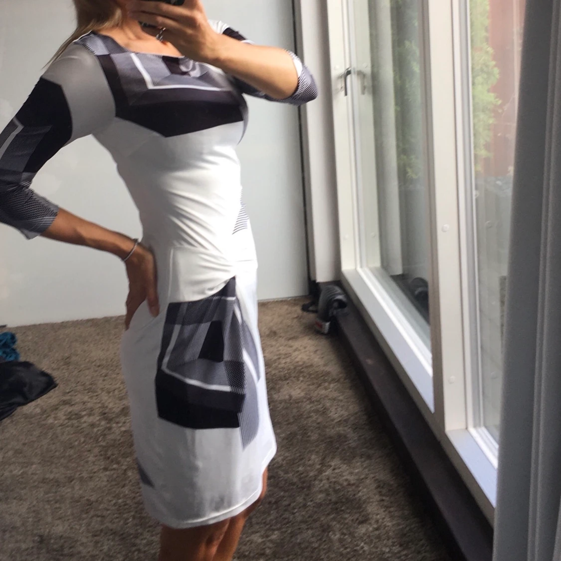 Svartvit klänning - 90