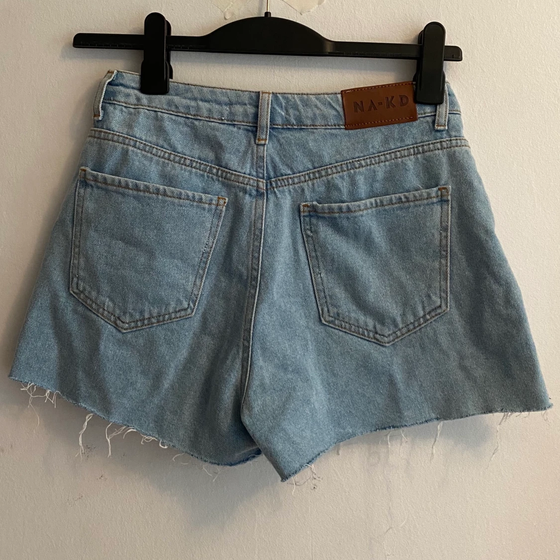 Ljusa jeansshorts från Nakd - 91