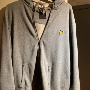 Lyle & Scott hoodie - Hoodie i storlek L. Inte använd alls mycket så bra skick