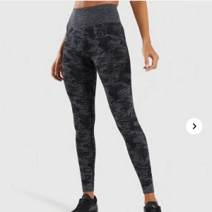 Gymshark tights camo - Jag säljer mina seamless camouflage gymshark tidigt så de inte kommer till användning. De är i fint skick och har inga slitage. De är köpta för 750kr men säljs för 369kr💕stl xs. Skriv gärna om du är intresserad eller vill ha fler bilder⚡️
