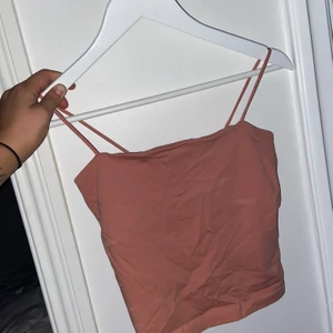 Rosa topp - Inte kommit till användning. Har en annan i mörklila på min profil ifall ni vill se passform +frakt