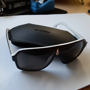 Carrera solglasögon - Knappt använda Carrera polarized med skyddsfodral. Inga repor.