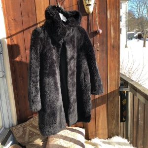  - Några knappar är trasiga, därför det låga priset. Men går lätt att laga för den som pallar sy lite. Funkar att stänga den. Utöver knapparna inga som helst fel på den. Kan mötas upp, vill du frakta tillkommer frakt.