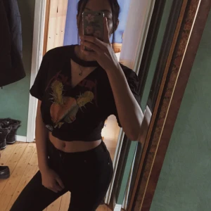  - T-shirt från h&m med jag klippte. Stolek är small för kille och det passar medium för tjej. Pris plus frakt 45kr