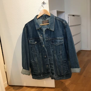 - Superfin jeansjacka, använd en gång, toppen skick!