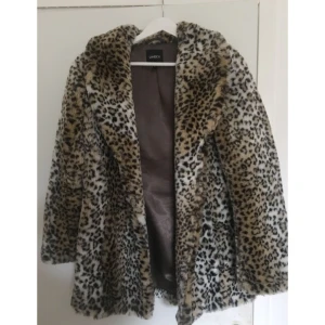  - JÄTTE fin & skön lite tjockare kappa. Använd ett par ggr. 