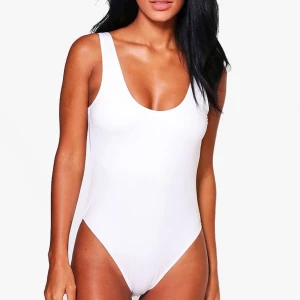  - Baddräkt (den jag säljer är svart men samma modell som på bilden) i strl 36, var för kort för mig! Från boohoo.com. HELT OANVÄND, endast testad med underkläder!! Frakt 35kr :)