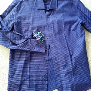 Dresskjorta blålila, obetydligt använd 