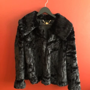  - Black jacket, with pockets; no size; I would say it’s a very large M (if someone fancies loose jackets) or L, maybe even XL