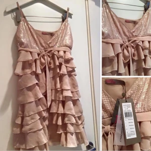  - Klänning från Saint Tropez. Nypris 999:- prislappar sitter kvar! Stl M 