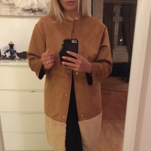  - Aldrig använt mockaimitation jacka från Zara. Litet för stor för mig. 