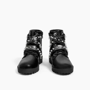 Zara boots - Supercoola kängor från zara, får alltid så många fina komplimanger när jag har på mig dessa😍 De är varken små eller stora i storleken och passar perfekt på en 39