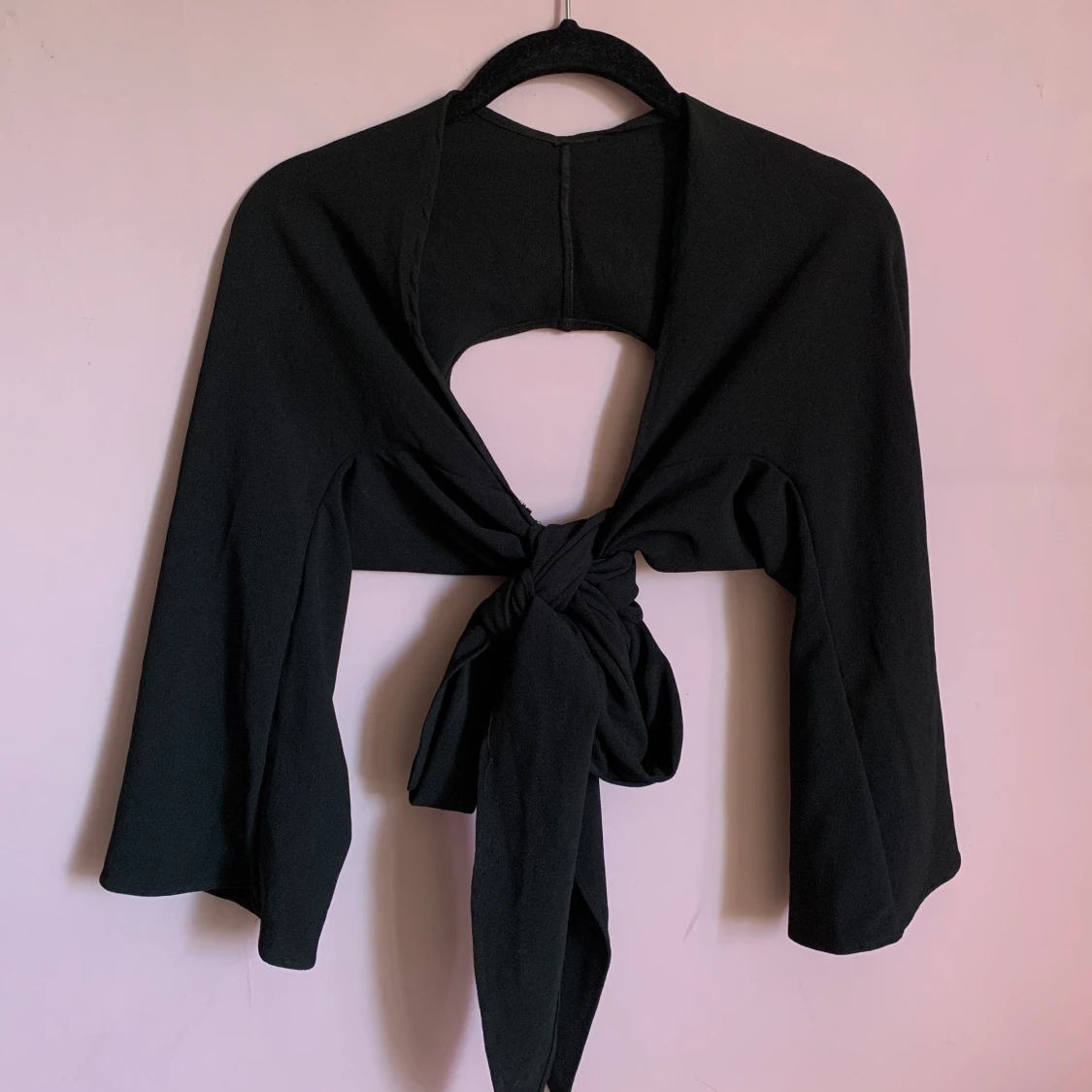 Svart omlott wrap topp knyt trumpetärm  - 91