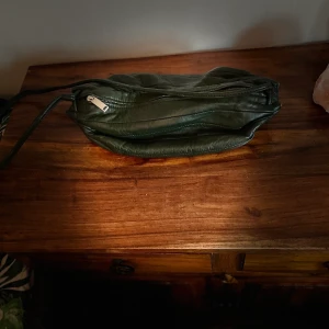 Marimekko - Läder väska grön från Marimekko.