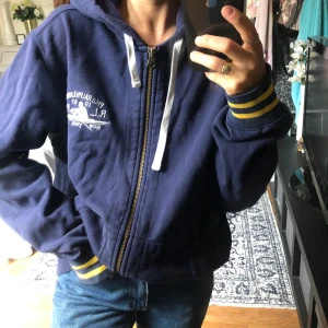 Ralph Lauren kofta - Ralph Lauren kofta i herrmodell. Strl L. Frakt går på 63 kr!