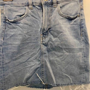  - Kjol från hm i storlek 34, inga slitningar  Frakt: 30kr