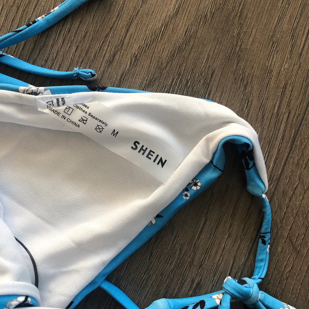 Helt nya oanvända bikinitrosor från Sheinside storlek M. Passar även S, då den går att justera med knytbanden. Övrigt.
