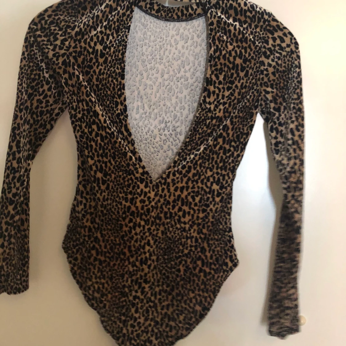 Body i storlek S med öppen rygg! - 90