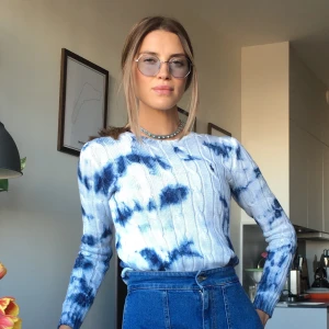 Ralph lauren  - Ralph lauren polo, kabelstickad i 100% bomull, batik. Passar xs-s. Aldrig använd! 