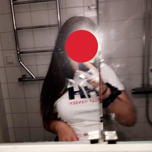 Helly Hansen t-shirt - Säljer denna Helly hansen t-shit. Nypris 299kr, säljer för 120 då priset är inklusive frakt. Storlek M.