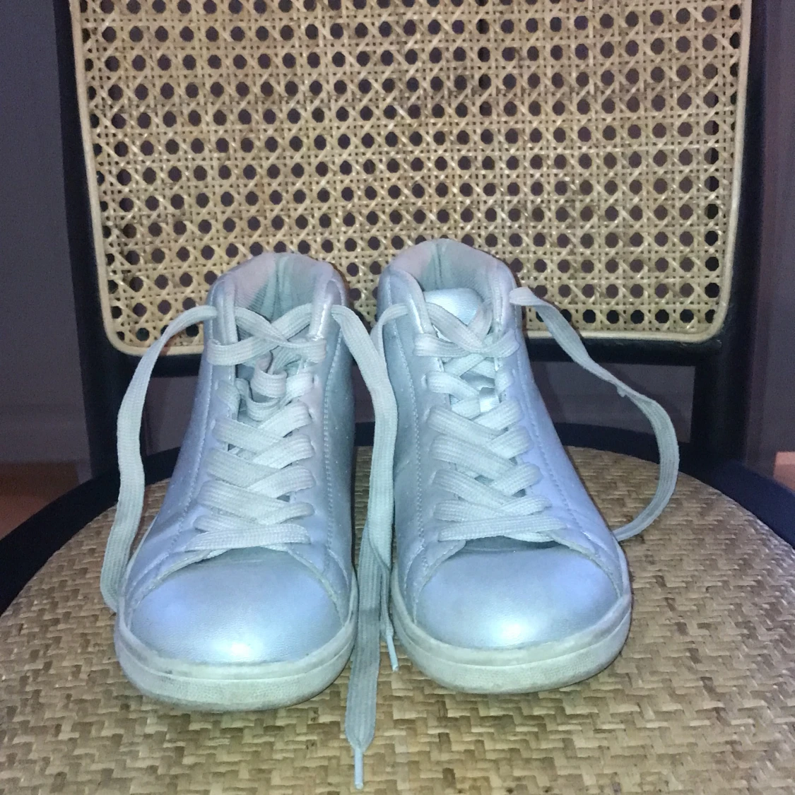 Silvriga sneakers - 91