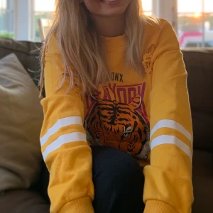 Sweater - Slutsåld Sweater från Gina, riktigt snygg och säljer för att jag har en snarlik. Storlek s och kunden står för frakten men kan mötas upp i umeå🥰💓🦋