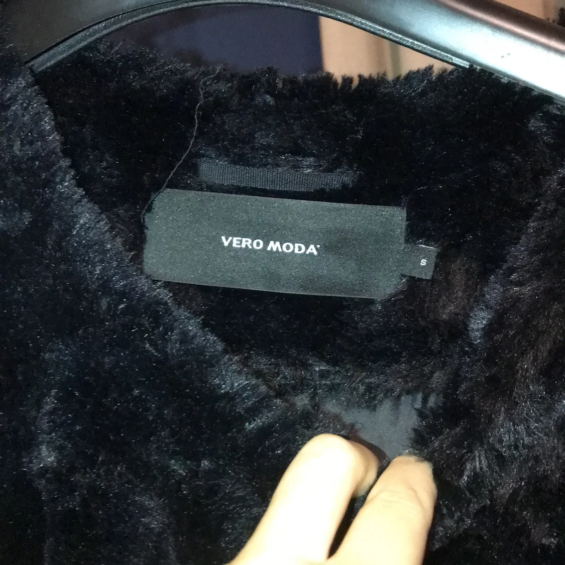 Fluffig jacka från veromoda  - 90