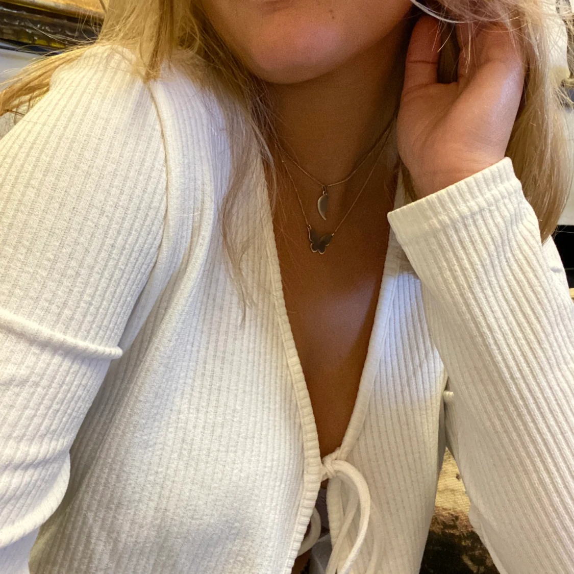 Vitt topp med knytning