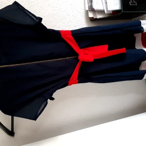 Klänning  - Klänning GoldKid London  Blå,rött skärp och inte orange som på bilden.I nyskick.