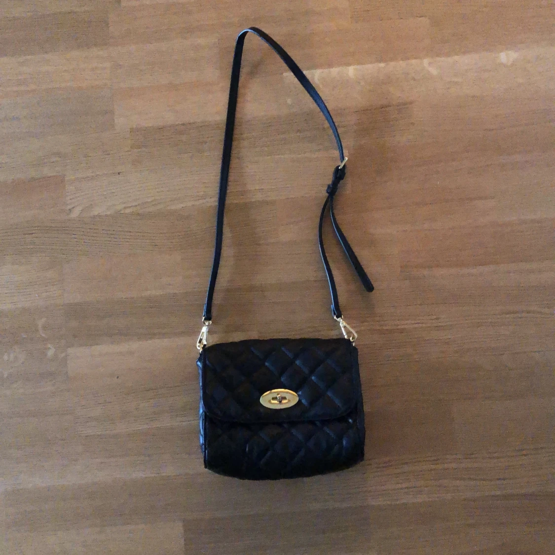 Svart axelväska - 90