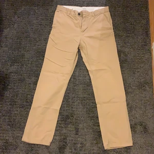 Beiga Weekday Chinos (30/30) - Fina Beiga Chinos från weekday, Fit: Relaxed/Wide, Condition 9/10.