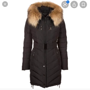 Hollies davos black - Intressekoll på min vinterjacka som är använd 1 gång samt 1 gång av min syrra som jag köpte av henne! Så har tyvärr inget kvitto men kan höra med min syrra om det är ett måste❤️ storlek 36/38 extra stor päls så betala mer för jackan än man brukar 