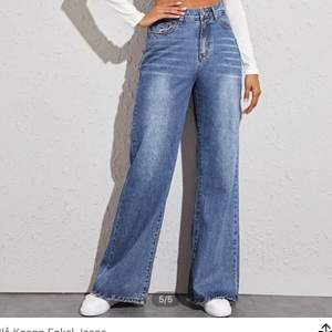 ett par blåa wide jeans från shein i storlek xs men skulle säga att dom är mer som en small eller medium. pris: 269kr inklusive frakt. oanvända pga för stora💞