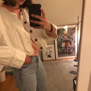 As cool jacka - Jacka från weekday i jätte fint skick! Köpte den för 500 och har använts sparsamt!✨✨Säljs på grund av att den Tyvär inte används😕 Köparen stor för frakt om man inte kan mötas vid Hisingen!❤️