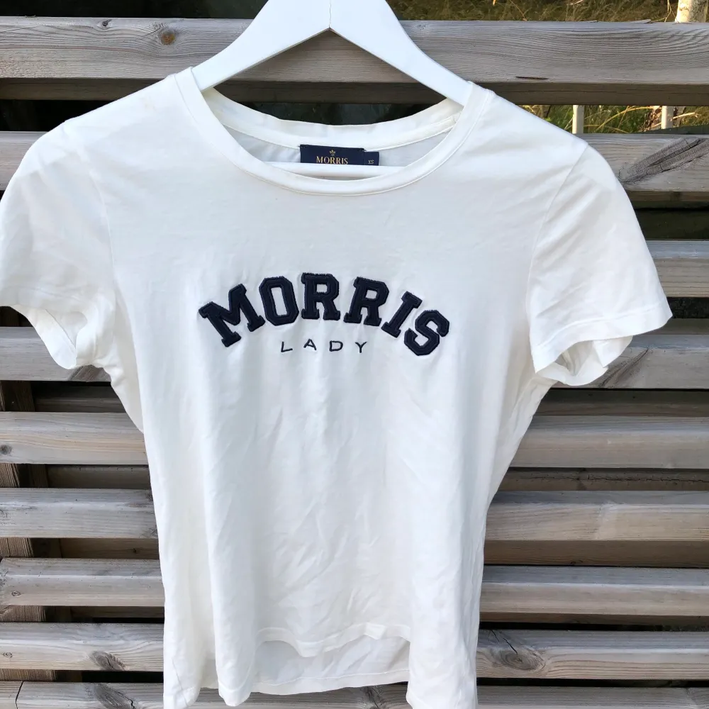 En T-shirt från Morris. Storlek XS. Köparen står för frakten. T-shirts.