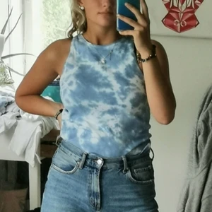 Tie dye tank top - Handgjord tie dye tank top. Helt oanvänd då jag gör tröjorna efter beställning, finns i S och M. 